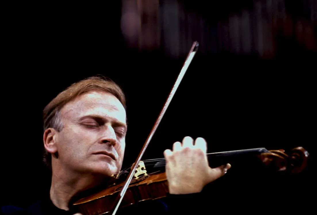 ساز ویولن در آثار یهودی منوهین